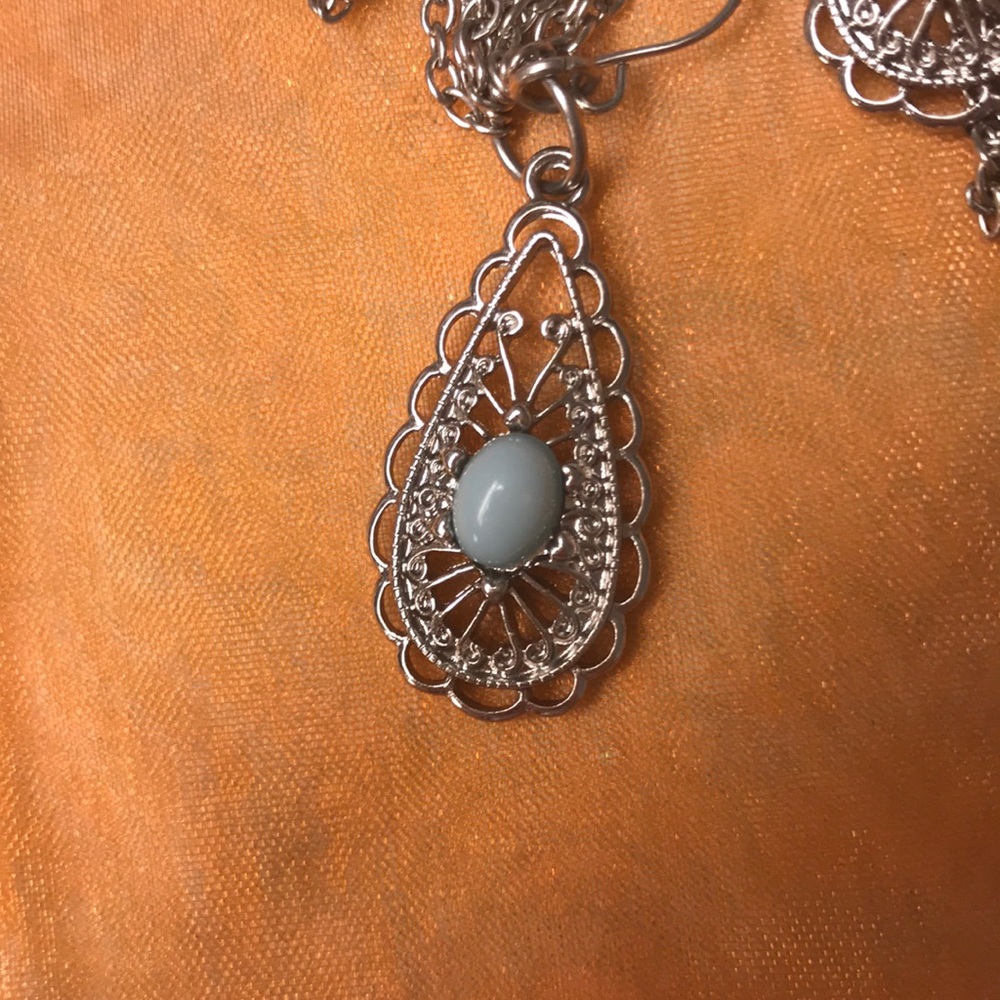 Dangle earrings - Picture 3 of 3